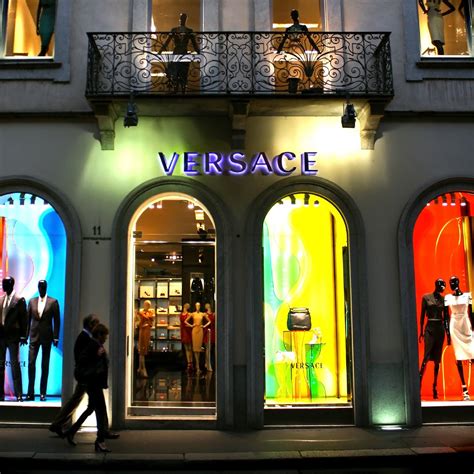 versace via montenapoleone milano|versace boutique milan.